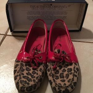 Leopard sperry