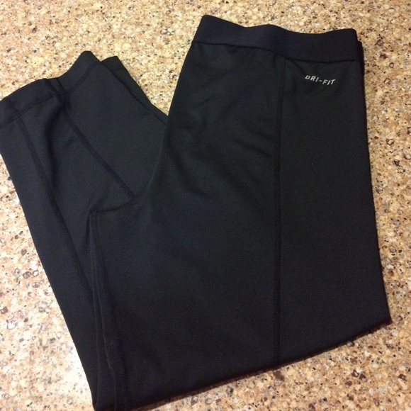 NIKE PRO... SOLD!!!! On MERC !!! Sorry !!!