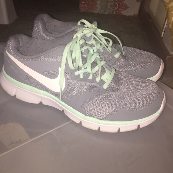 Nike Athletic Tennis Shoes Size:9