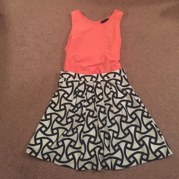 Skirt black and white