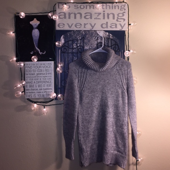 🌸 Cozy Gray Sweater w/ Turtleneck