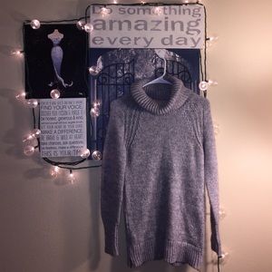 🌸 Cozy Gray Sweater w/ Turtleneck