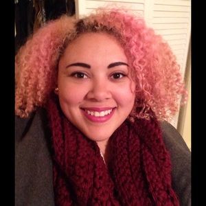 Meet your Posher, Alexis