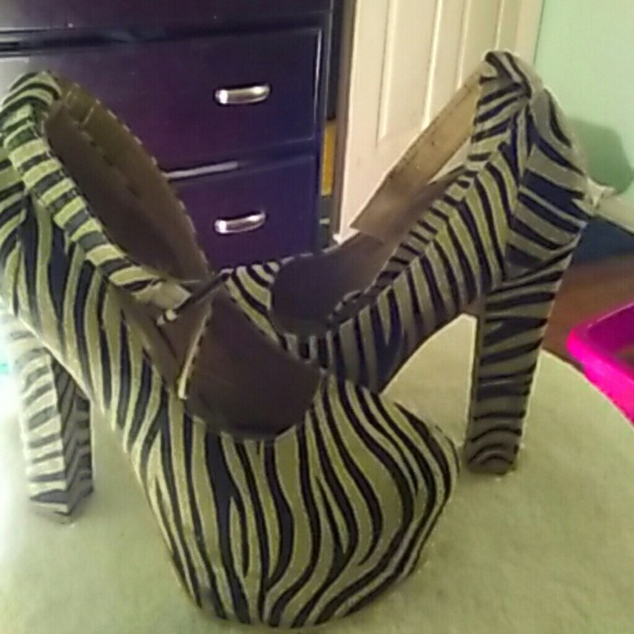 Lollipop suede( i think) platform pump shoes - Picture 1 of 4