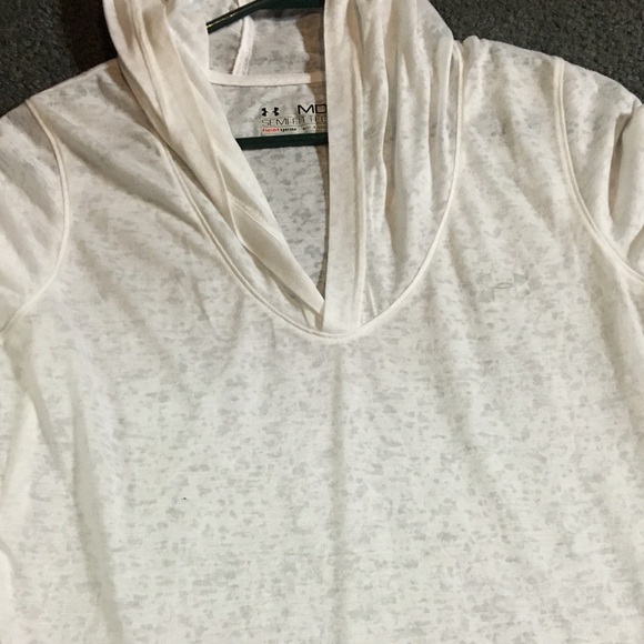 NWT Under Armour semi fitted top