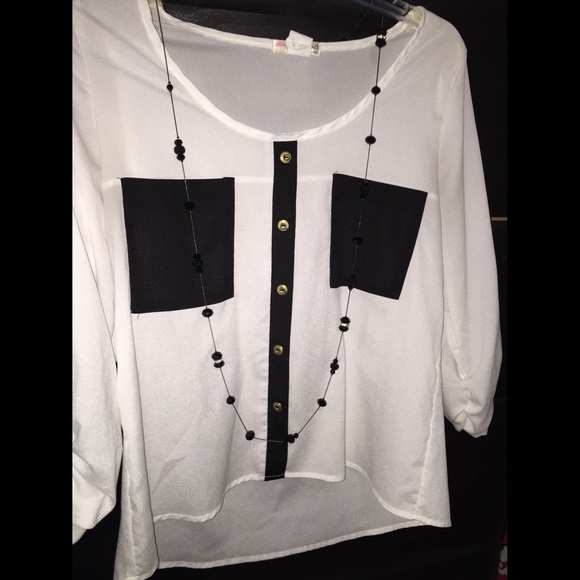 Blouse AND necklace!! ◾️🗯