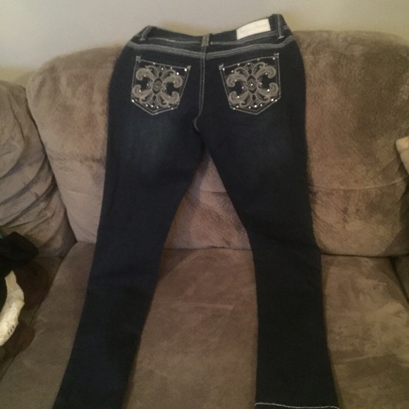 Sharp new Ariya jeans - Picture 1 of 4