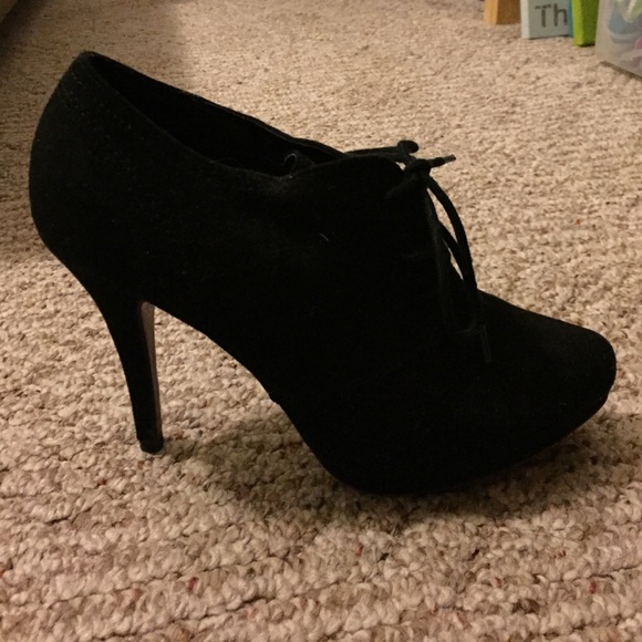 Black ankle boot with heel