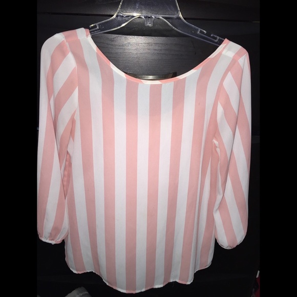 Gorgeous white & pink blouse w/ bow on back!