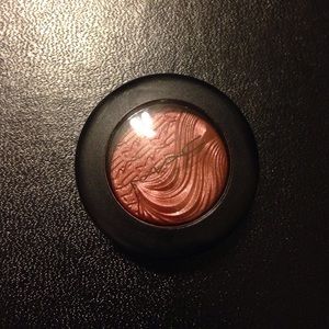 MAC Extra Dimension Eye Shadow AMOROUS ALLOY NWOB