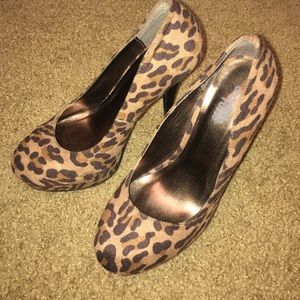 Leopard print pumps