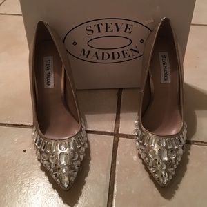 Brand new gold Steve Madden heels