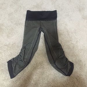 Size 4 Lululemon flow crop