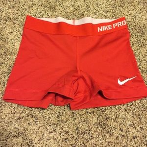 Red Nike pro XS
