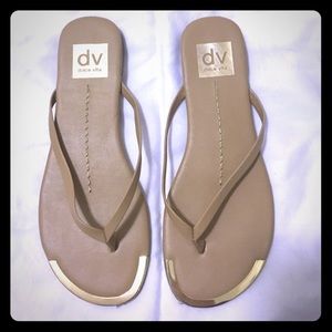 Dolce Vita flip flops nude with gold accents Sz 6
