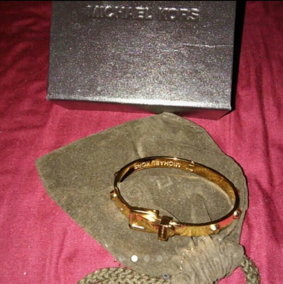 Michael Kors buckle bracelet rose gold - Picture 2 of 3