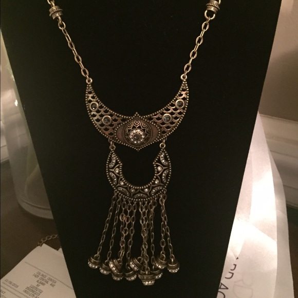 Gorgeous long new Lia sophia red carpet piece.