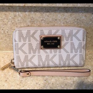 Michael Kors Phone Wristlet Wallet Vanilla NWT