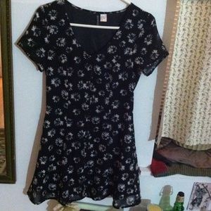 🌻 Adorable button down fit and flare dress!