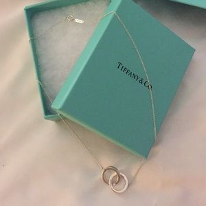 TIFFANY 1837®
INTERLOCKING CIRCLES PENDANT