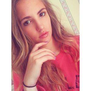 Meet your Posher, Alexia