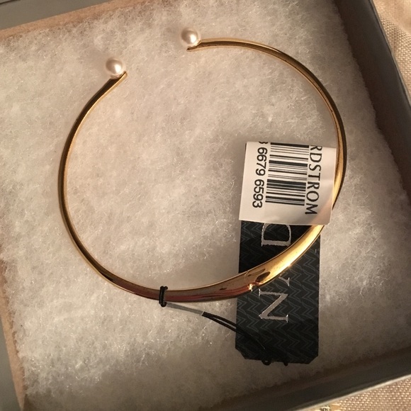 Beautiful NWT gold Nadri bracelet 💓