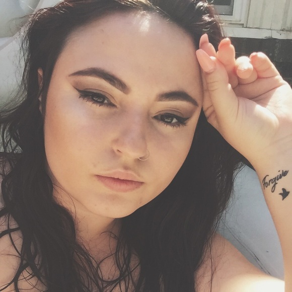 Sara - Picture 2 of 3