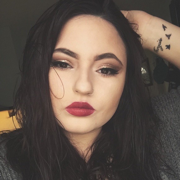 Sara - Picture 3 of 3