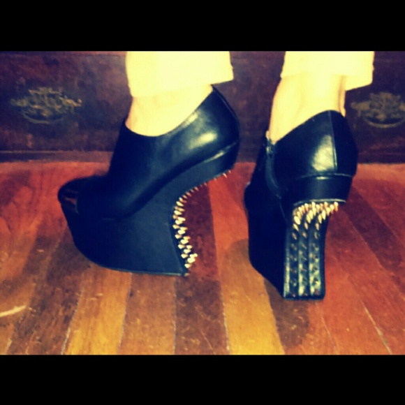 The Most Fabulous Shoes Ever!!! Size 7!!!⤵💲⤵💲⤵ - Picture 3 of 3