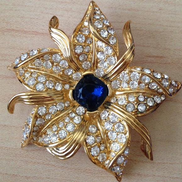 Nolan Miller flower brooch
