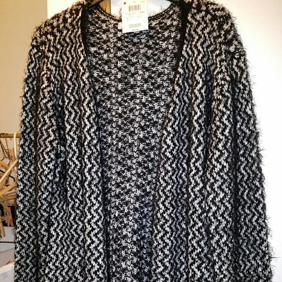 brand new black and white chevron cardigan. size:L