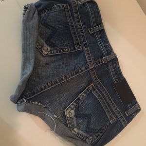 One Teaspoon Shorts - One Teaspoon Vintage Darkies Bandit 26 NWT One Teaspoon Shorts - One Teaspoon Vintage Darkies Bandit 26 NWT