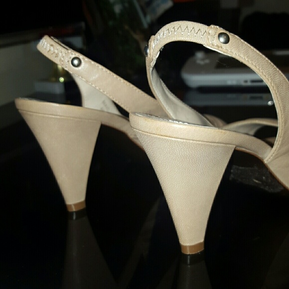 Light Tan open tie low heels 1 time use - Picture 3 of 3