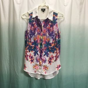 Floral sleeveless button down