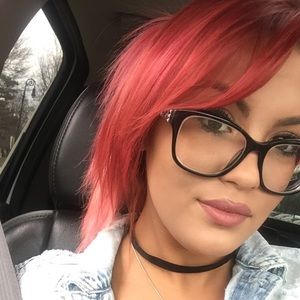 Meet your Posher, Danielle