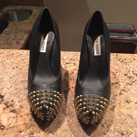 Black spiked Steve Madden pumps