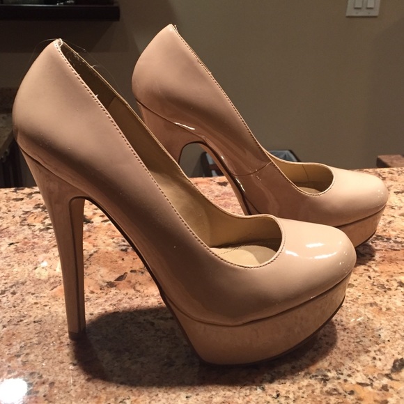 Aldo nude patent leather pumps