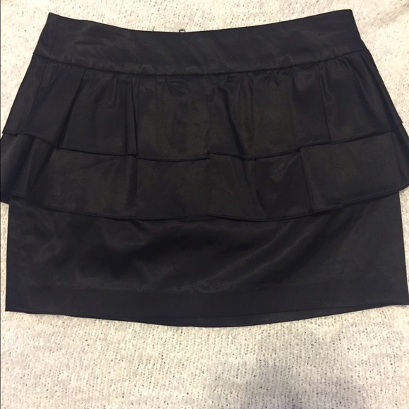 Flirty mini skirt - Picture 2 of 4