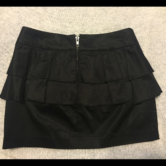 Flirty mini skirt - Picture 3 of 4