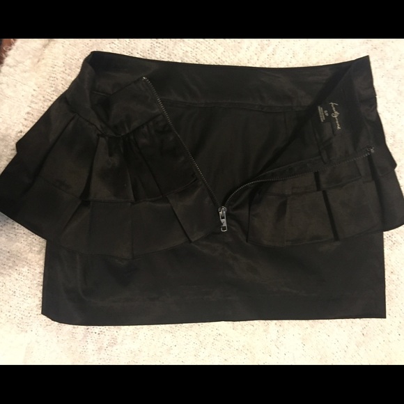 Flirty mini skirt - Picture 4 of 4
