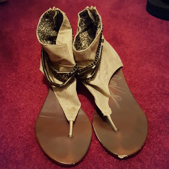 Tan accessorized sandal size8 with small heel