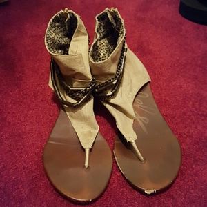 Tan accessorized sandal size8 with small heel