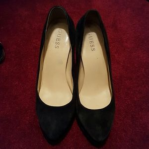 Guess black pumps