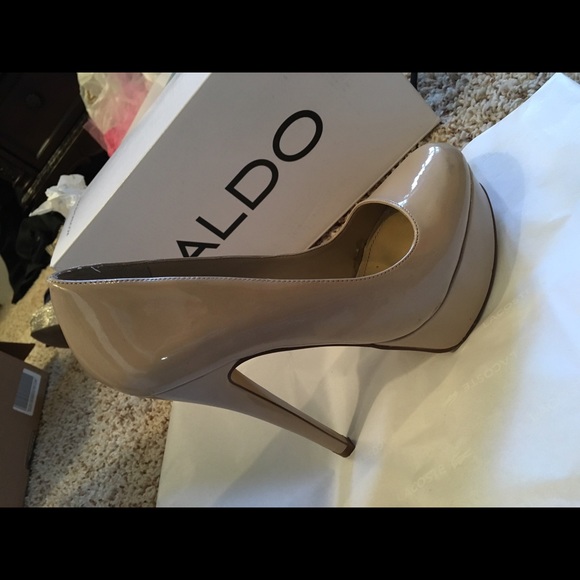 Shose - Picture 2 of 2