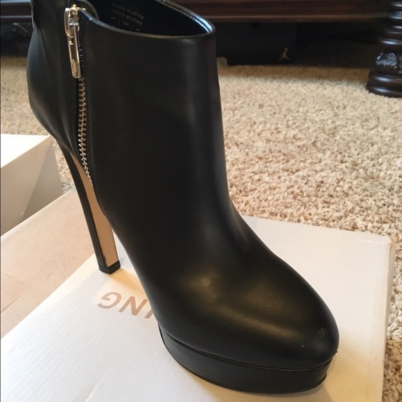 Shose - Picture 2 of 2