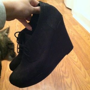 Pacsun KIRRA suede lace up wedge ankle booties 💘