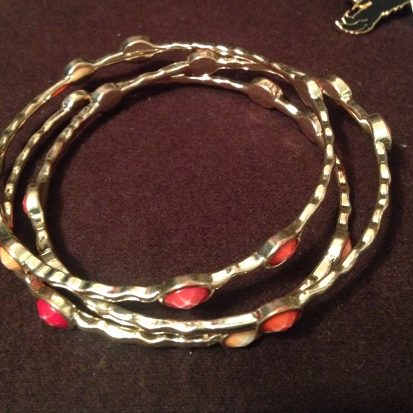 Fun bracelet set! - Picture 4 of 4