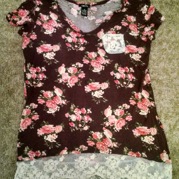 Flirty floral lace top!