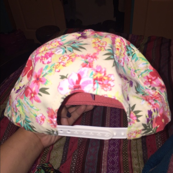 Hat SnapBack - Picture 2 of 3