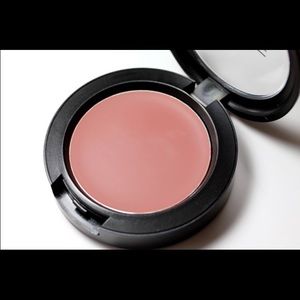 MAC Cremeblend Blush in Brit Wit.